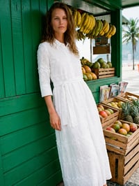 Image 1 of VESTIDO BLANCO BORDADO CINTURÓN VILAGALLO