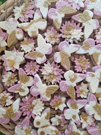 Image 2 of Earthy Grace - A Rocky Top Wax Works exclusive custom houseblend fragrance 