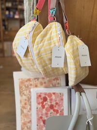 Image 1 of Sac banane • jaune et blanc