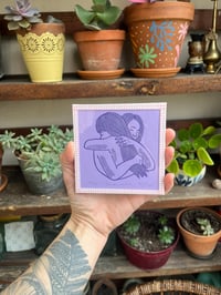 Image 1 of Jamais seul.e violet