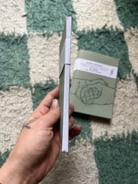 Image 2 of Carnet A6 mains vertes