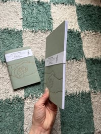 Image 3 of Carnet A5 ou A6 mains or sur fond vert