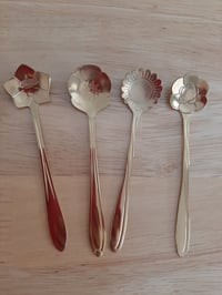 Set golden spoons