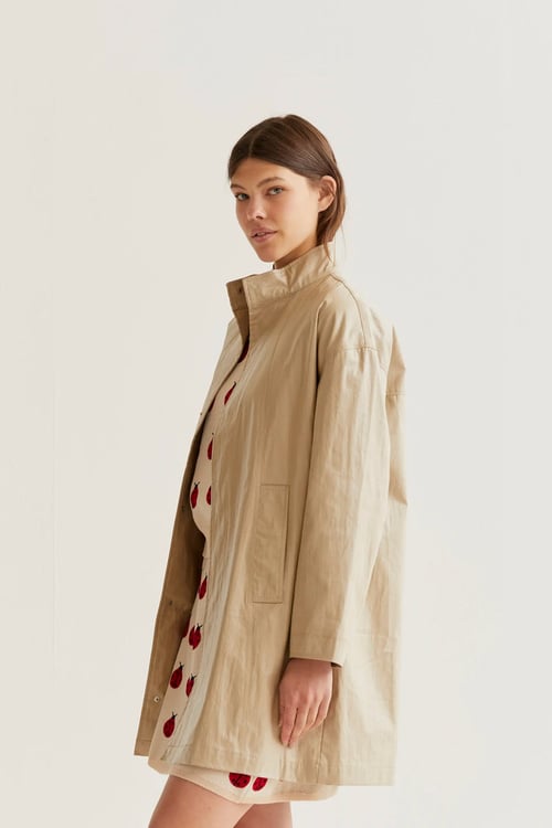 Image of 4- Gabardina de Algodón Beige