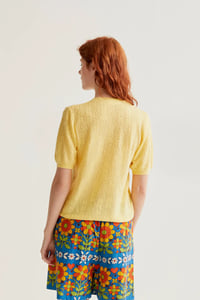 Image 2 of CÁRDIGAN PUNTO FLORAL AMARILLO