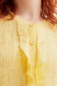 Image 3 of CÁRDIGAN PUNTO FLORAL AMARILLO