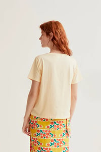 Image 5 of CAMISETA AMARILLO BORDADO TULIPAN
