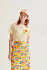 Image 2 of CAMISETA AMARILLO BORDADO TULIPAN