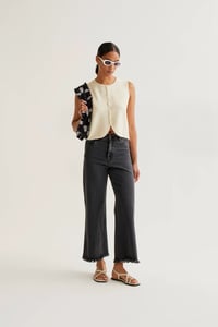 Image 5 of PANTALÓN VAQUERO NEGRO BAJO RAW CUT