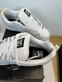 Image 8 of Vintage DC Graffik SE Girls sizes 6 + 7