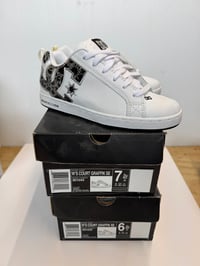 Image 10 of Vintage DC Graffik SE Girls sizes 6 + 7