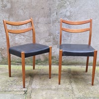 Image 1 of Paire de chaises de style scandinave en bois et skaï