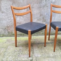 Image 2 of Paire de chaises de style scandinave en bois et skaï