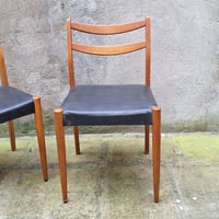 Image 3 of Paire de chaises de style scandinave en bois et skaï