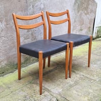 Image 5 of Paire de chaises de style scandinave en bois et skaï