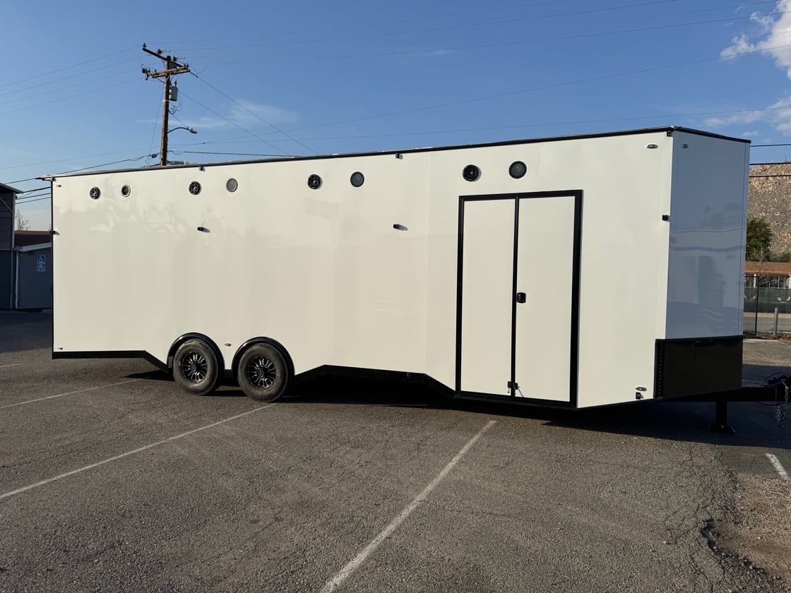 Image of 28'x106''x8' Box trailer