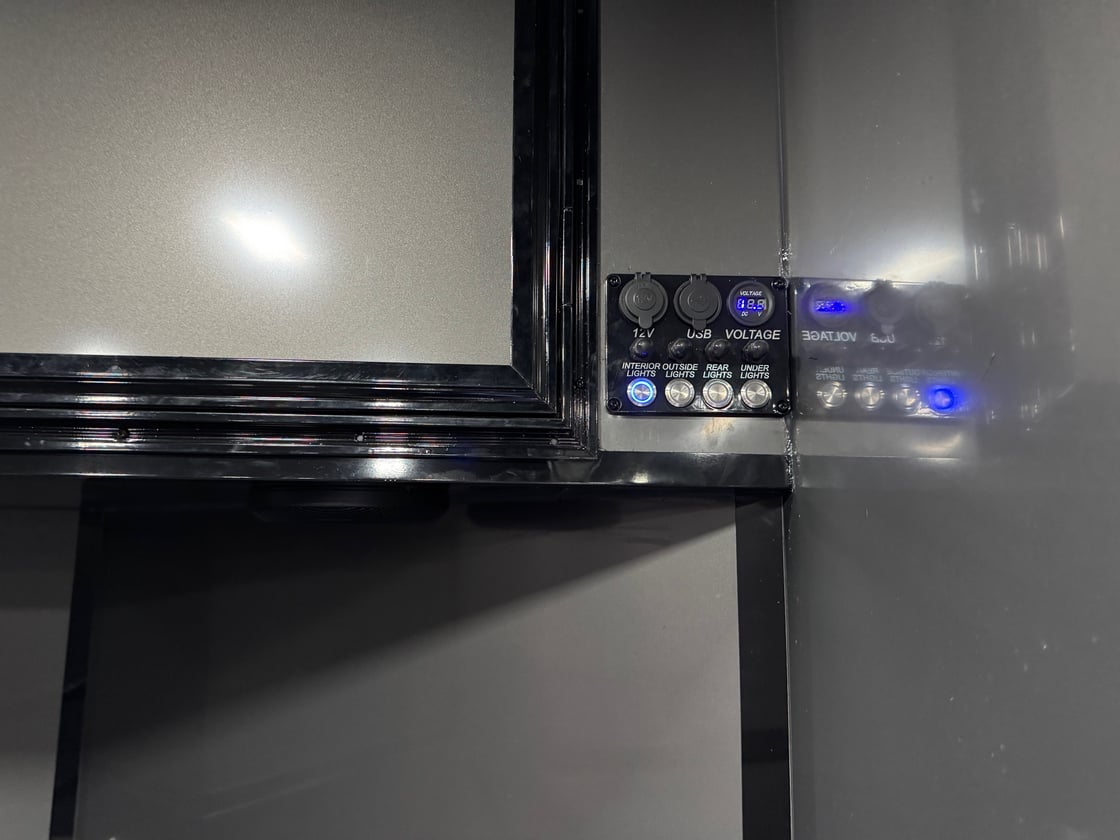 Image of 28'x106''x8' Box trailer