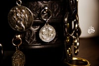 Image 2 of Choker "Medaglia Devotorum" (argenté)