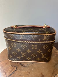 Image 4 of Lidia Vanity Case