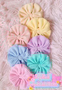 Small messy pastel bows