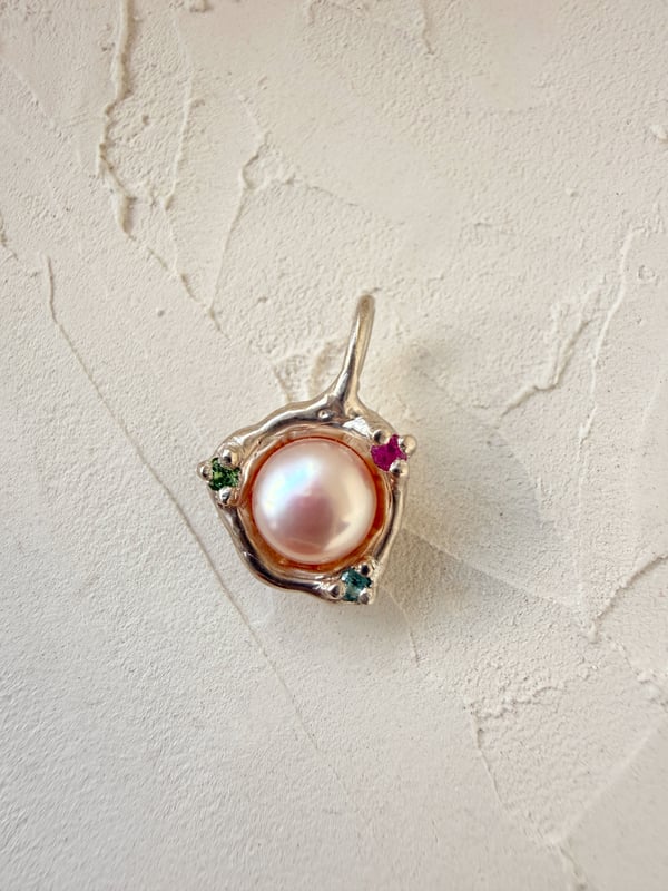 Image of Pod Pearl Pendant