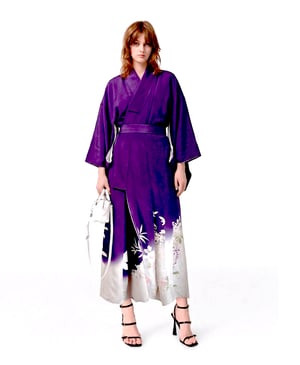 Image of Kimono dame - af blommefarvet silke med blomster flor - Yuzen håndkoloreret