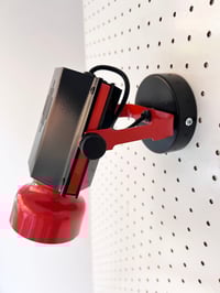 Image 7 of APLIQUE METÁLICO ROJO Y NEGRO, AÑOS 80