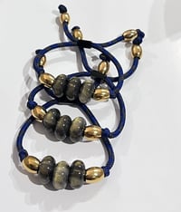 Image 1 of Pulsera Arena negra  de Domingo Ayala 