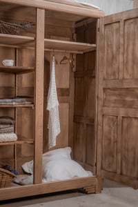 Image 2 of Armoire en chêne