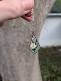 Image 1 of Elegant White Narcissus Flower Necklace