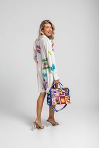 Image 1 of Vestido camisero blanco con textos