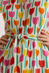 Image 3 of Vestido  largo con estampado tulipa