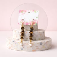 BROWN STONES WITH GOLD PEARL HEART DANGLE