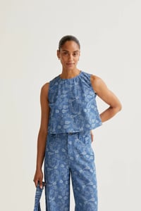 Image 1 of Top azul con estampado Paisley