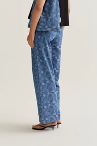 Image 2 of Pantalón con estampado Paisley