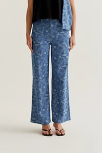 Image 1 of Pantalón con estampado Paisley