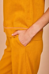 Image 3 of Pantalón Sopela mostaza