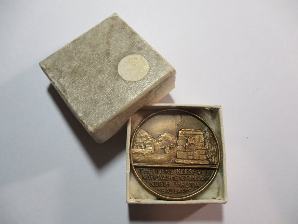 LET'S HEAR IT FOR TEDDY ROOSEVELT, ONE OF THE MOST POPULAR US PRESIDENTS. BRONZE & ORIGINAL BOX