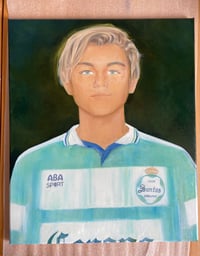 Leo wearing club Santos Laguna