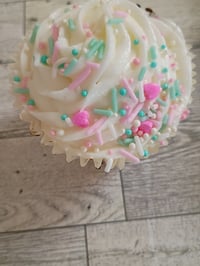 Image 1 of Vanilla cupcake 
