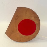 Image 8 of Lampe coquillage vintage Casque rouge sur socle bois Île Maurice 1970 décoration bord de mer 