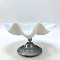 Image 3 of Vide poche en coquillage bénitier ancien Tridacna et pied métal argenté décor de roses 