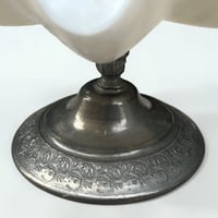 Image 9 of Vide poche en coquillage bénitier ancien Tridacna et pied métal argenté décor de roses 