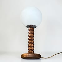 Image 4 of Lampe brutaliste en bois de Charles Dudouyt 1940 pied facettes globe opaline blanche