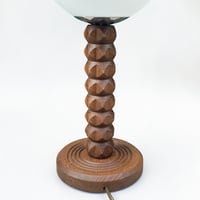 Image 6 of Lampe brutaliste en bois de Charles Dudouyt 1940 pied facettes globe opaline blanche