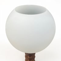 Image 8 of Lampe brutaliste en bois de Charles Dudouyt 1940 pied facettes globe opaline blanche