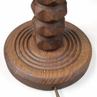 Image 7 of Lampe brutaliste en bois de Charles Dudouyt 1940 pied facettes globe opaline blanche