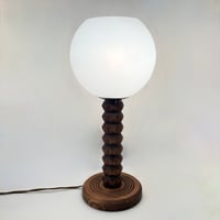 Image 3 of Lampe brutaliste en bois de Charles Dudouyt 1940 pied facettes globe opaline blanche