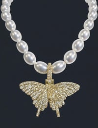 The “SUNNY” Oval Baroque Pearls with Bling Butterfly. 