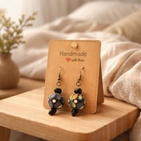 MULTICOLORED ROUND EARRINGS WITHBLACK STONE BEADS